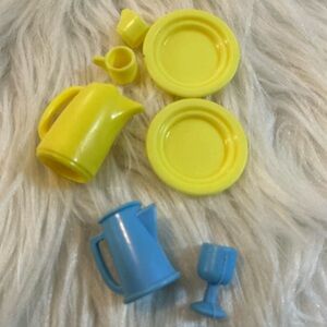 Vintage 90s Barbie doll accessories: two pitchers, two plates and three cups